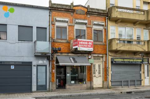 Prédio em Costa Cabral