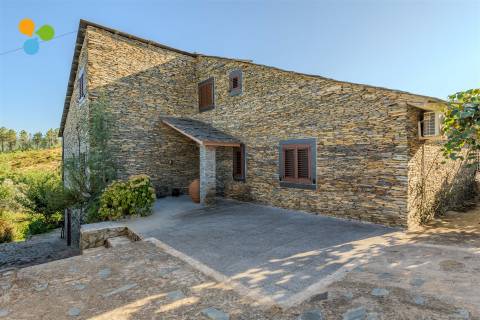 Propriedade com moradia  - Cortes do Meio