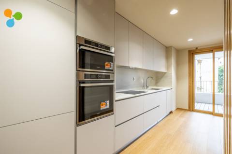 Apartamento T2 novo c/ terraço e 2 lugares de garagem