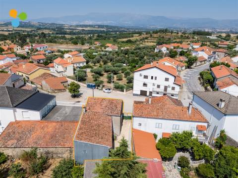 Moradia Geminada T4 para Remodelar – Monte do Bispo, Caria