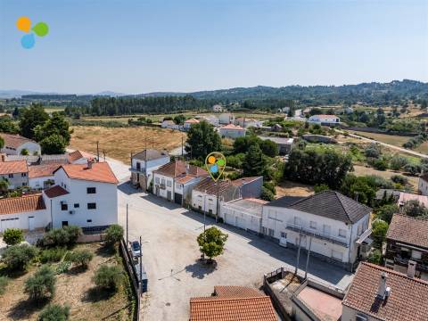 Moradia Geminada T4 para Remodelar – Monte do Bispo, Caria