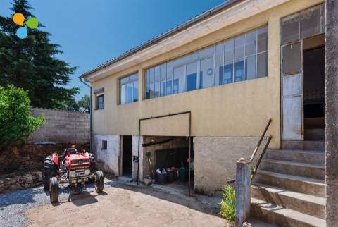 Moradia Geminada T4 para Remodelar – Monte do Bispo, Caria