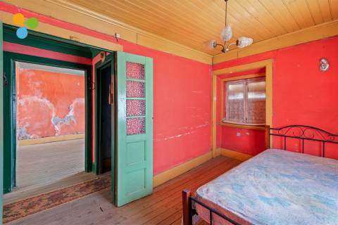 Moradia Geminada T4 para Remodelar – Monte do Bispo, Caria