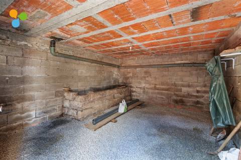 Moradia Geminada T4 para Remodelar – Monte do Bispo, Caria