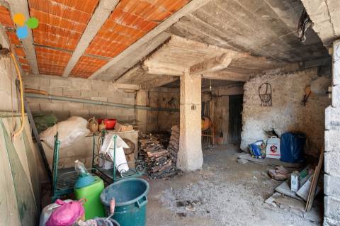 Moradia Geminada T4 para Remodelar – Monte do Bispo, Caria