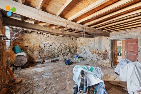 Moradia Geminada T4 para Remodelar – Monte do Bispo, Caria