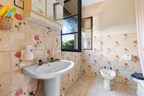 Moradia Geminada T4 para Remodelar – Monte do Bispo, Caria