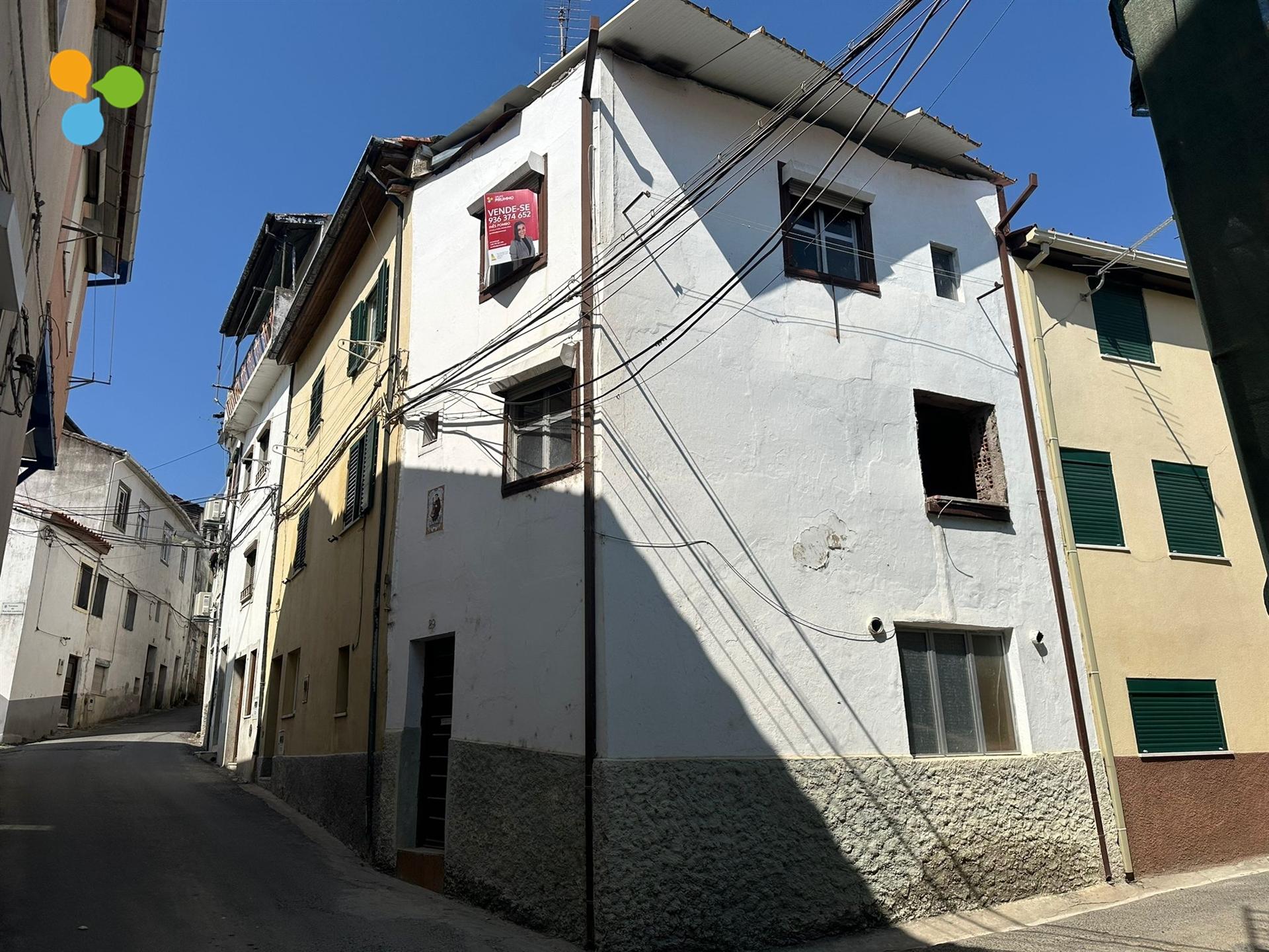 Moradia devoluta para recuperar  - Tortosendo, Covilhã