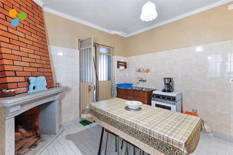 Moradia Geminada T6 no Colmeal da Torre – Belmonte