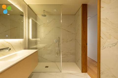 Apartamento T2 novo c/ terraço e 2 lugares de garagem