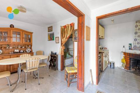 Quintinha com moradia geminada para remodelar – Borralheira, Teixoso