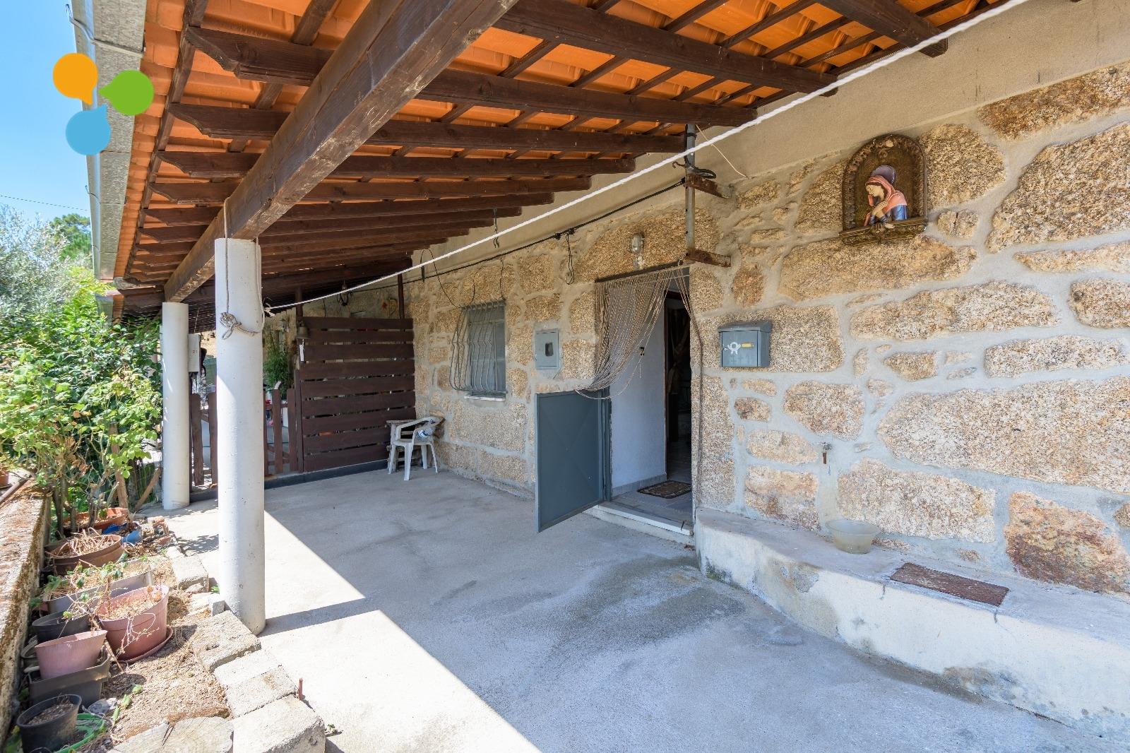 Quintinha com moradia geminada para remodelar – Borralheira, Teixoso