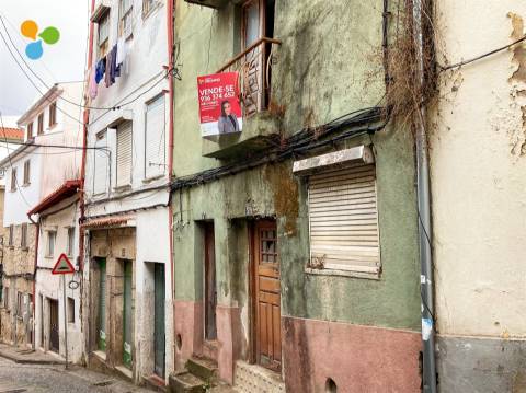 Prédio para recuperar na Covilhã