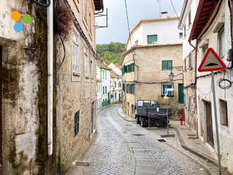 Prédio para recuperar na Covilhã