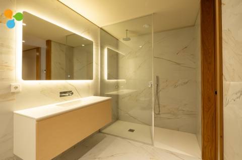 Apartamento T2 novo c/ terraço e 2 lugares de garagem