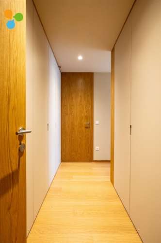 Apartamento T2 novo c/ terraço e 2 lugares de garagem