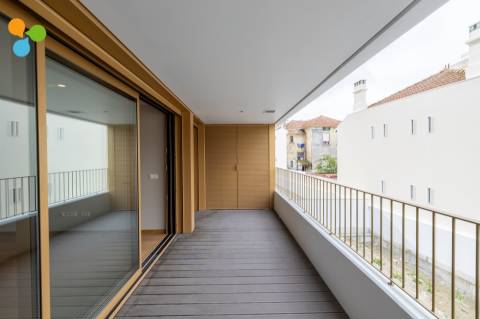 Apartamento T2 novo c/ terraço e 2 lugares de garagem