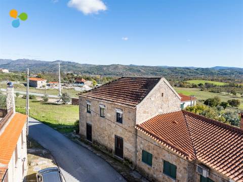 Moradia em Pedra com Vista Panorâmica sobre a Vila de Belmonte