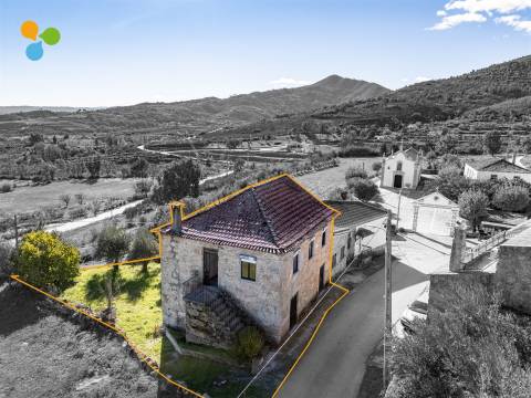 Moradia em Pedra com Vista Panorâmica sobre a Vila de Belmonte