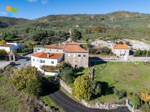 Moradia em Pedra com Vista Panorâmica sobre a Vila de Belmonte