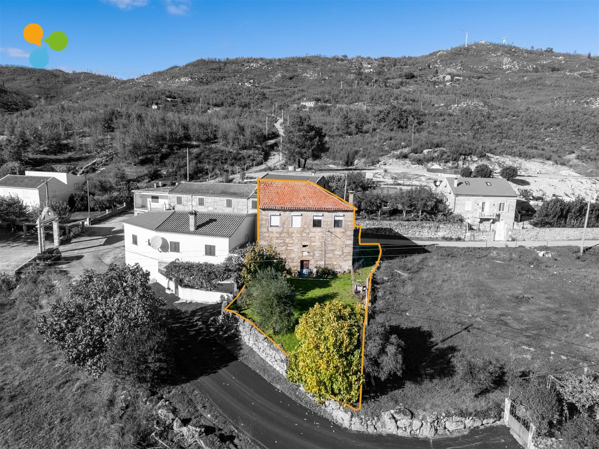 Moradia em Pedra com Vista Panorâmica sobre a Vila de Belmonte