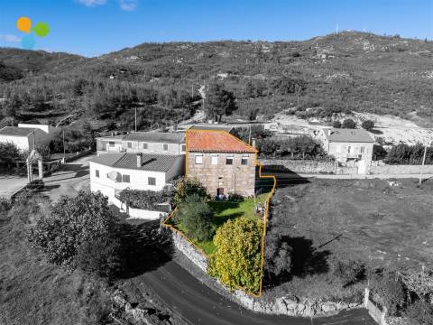 Moradia em Pedra com Vista Panorâmica sobre a Vila de Belmonte