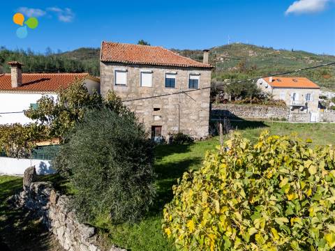 Moradia em Pedra com Vista Panorâmica sobre a Vila de Belmonte