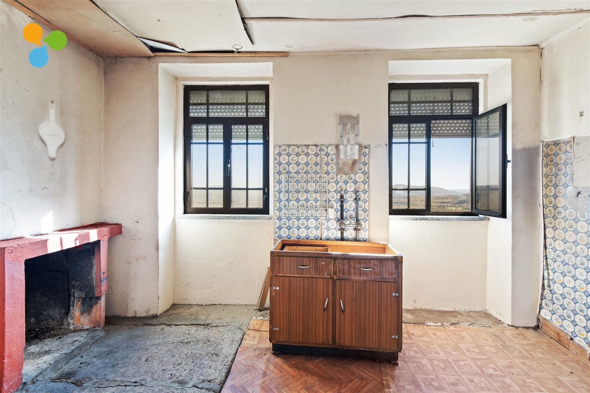 Moradia em Pedra com Vista Panorâmica sobre a Vila de Belmonte