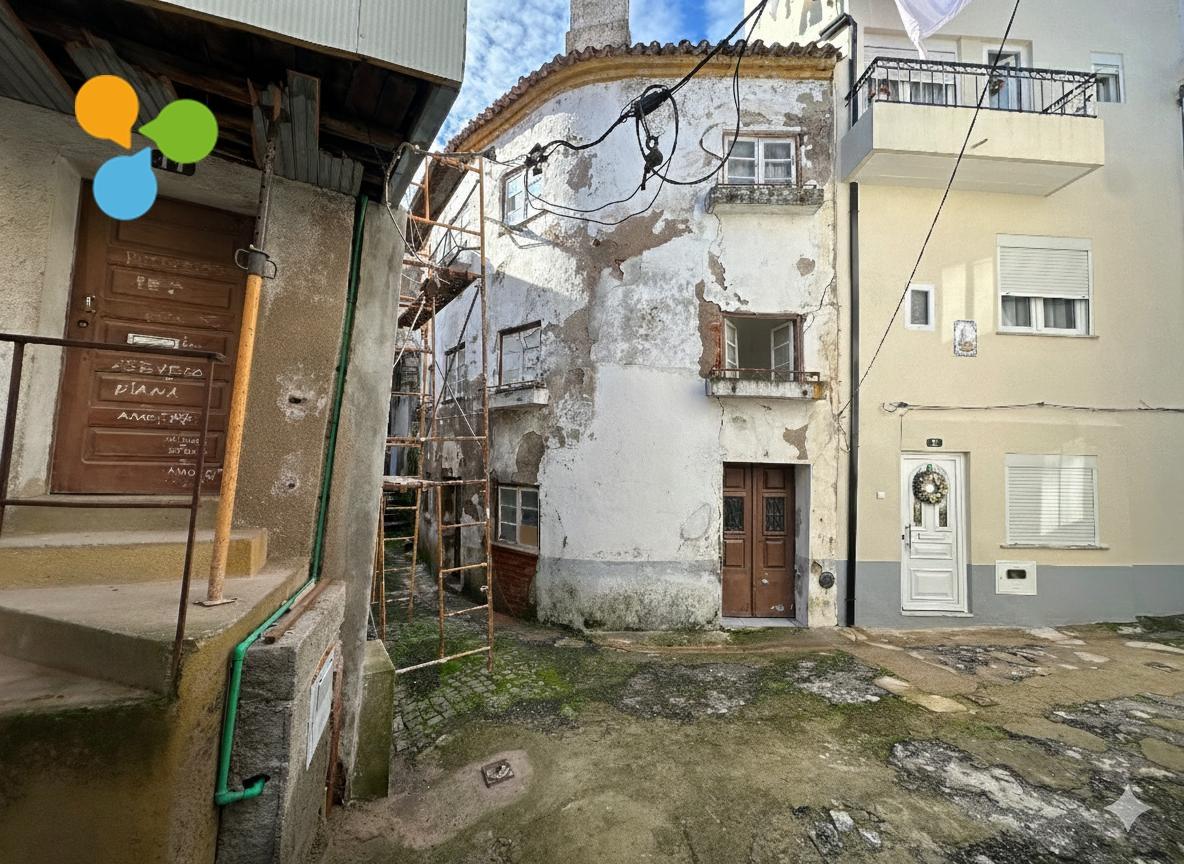 Moradia de 3 pisos para reabilitação , Centro histórico do Tortosendo