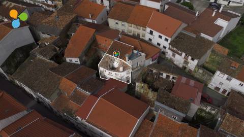 Moradia de 3 pisos para reabilitação , Centro histórico do Tortosendo