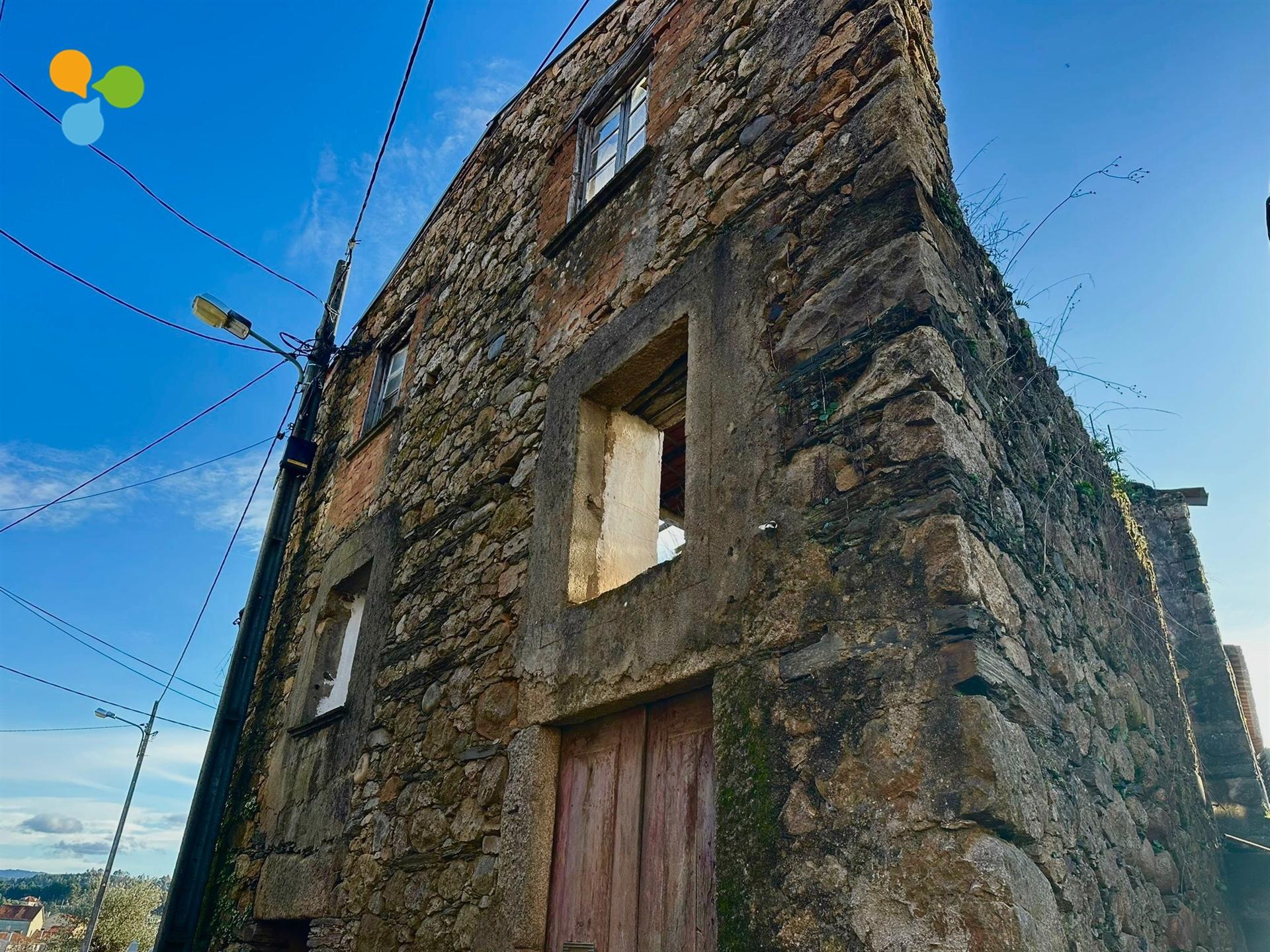 Ruína com projeto para moradia familiar – Paul, Covilhã