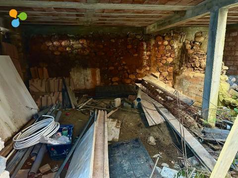 Ruína com projeto para moradia familiar – Paul, Covilhã