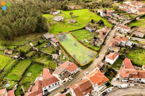 Terreno com projeto aprovado e elevada capacidade construtiva - São Pedro da Cova