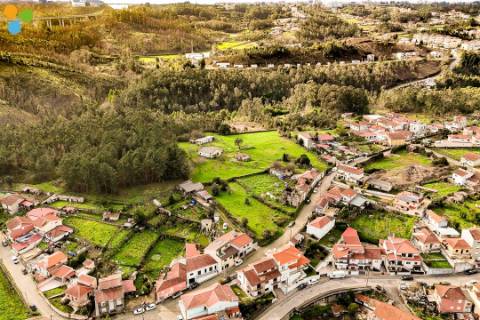 Terreno com projeto aprovado e elevada capacidade construtiva - São Pedro da Cova