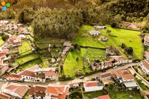 Terreno com projeto aprovado e elevada capacidade construtiva - São Pedro da Cova