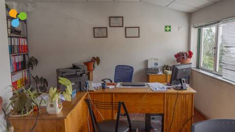 Armazém para venda em Unhais da Serra