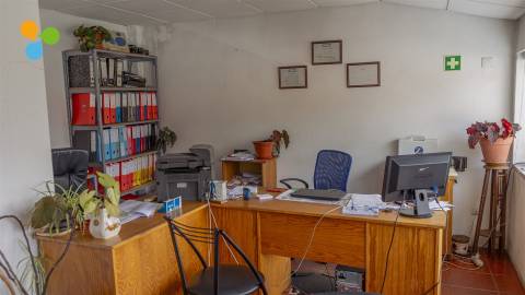 Armazém para venda em Unhais da Serra