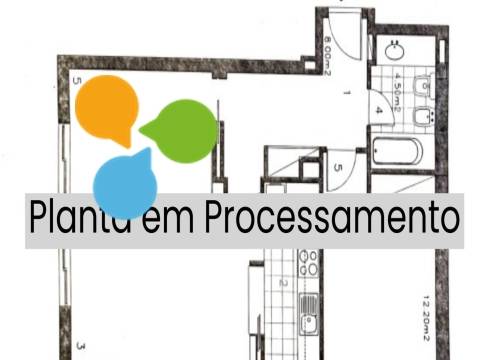 T2+1 Renovado com Varandas e Lugar de Garagem | Próximo da Rotunda da Areosa