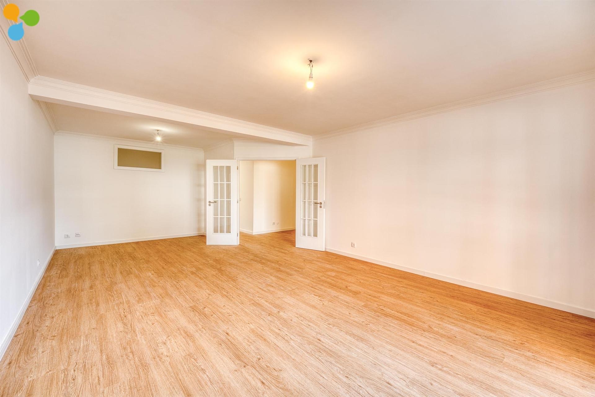 T2+1 Renovado com Varandas e Lugar de Garagem | Próximo da Rotunda da Areosa