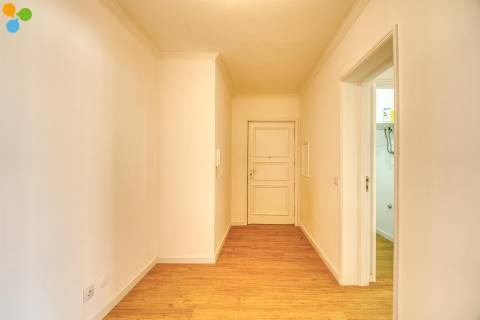 T2+1 Renovado com Varandas e Lugar de Garagem | Próximo da Rotunda da Areosa