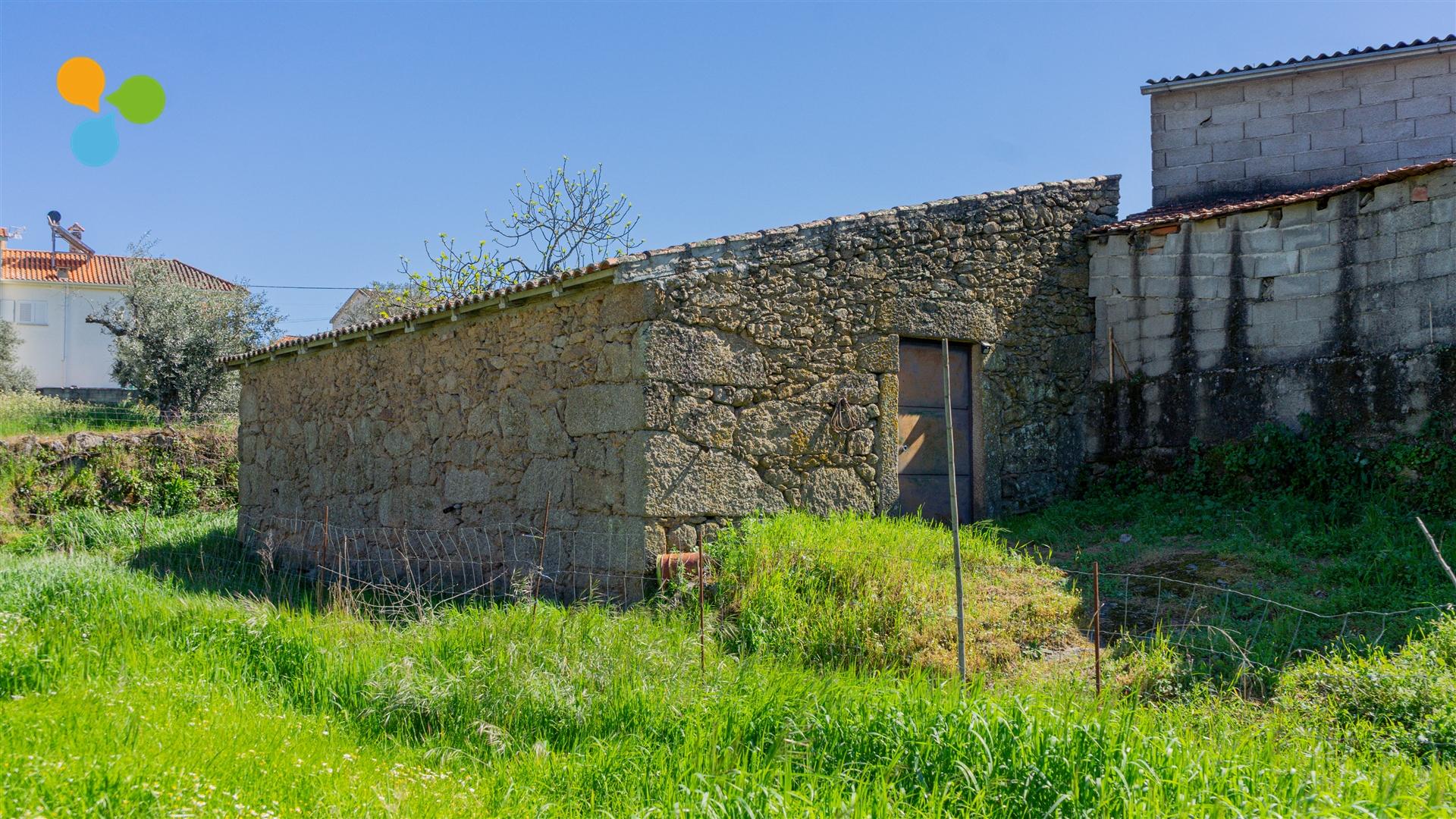 Quintinha com 3 casas