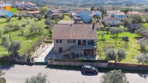 Quintinha com 3 casas