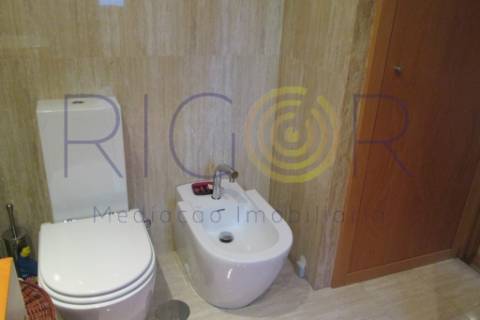 Excelente moradia com 3 frentes como nova