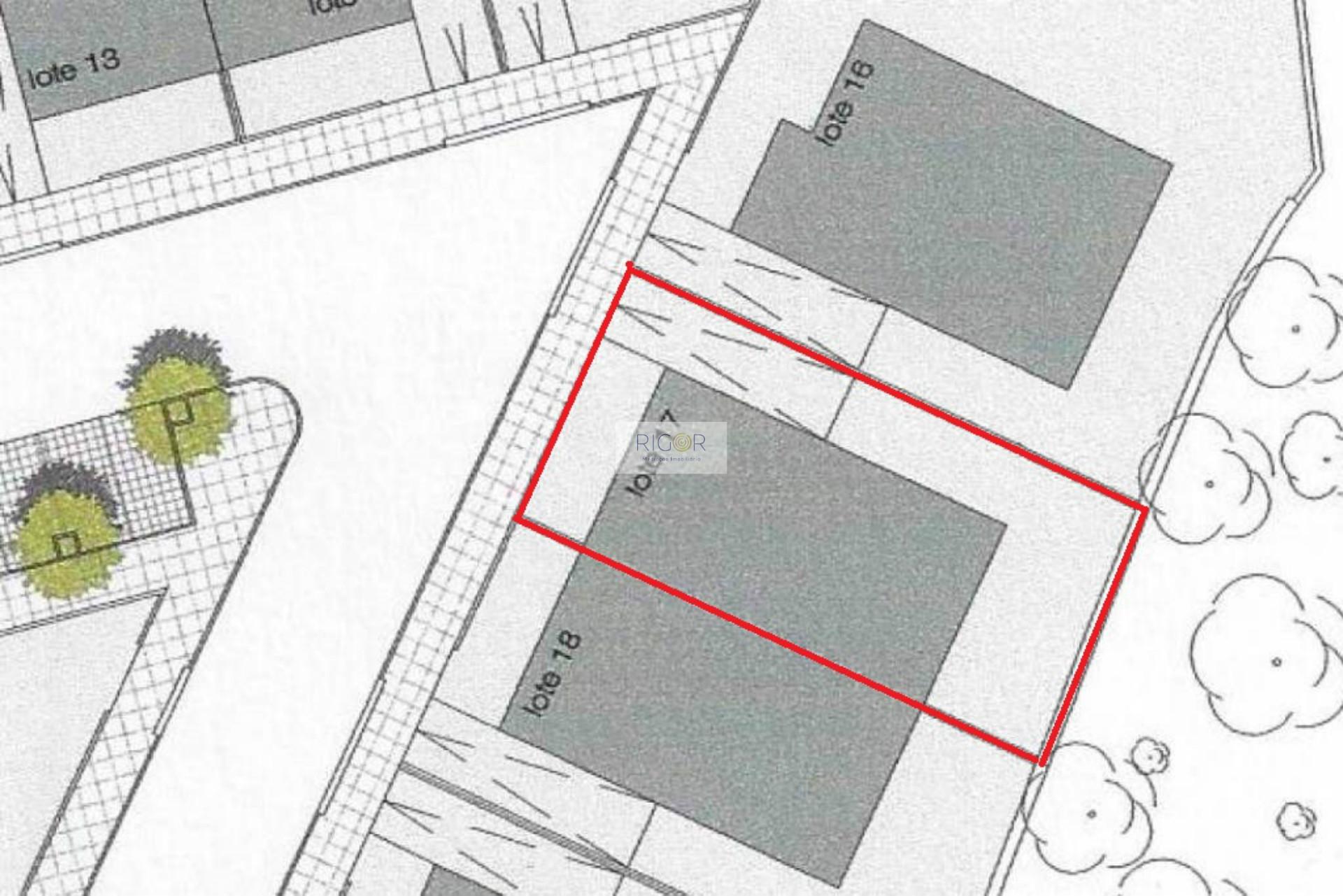 Terreno de 254m2 com viabilidade de construção de moradia T4 de 3 frentes.