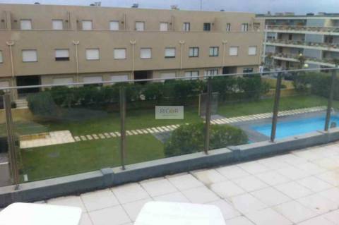 Apartamento T2 Dúplex em condomínio fechado com piscina