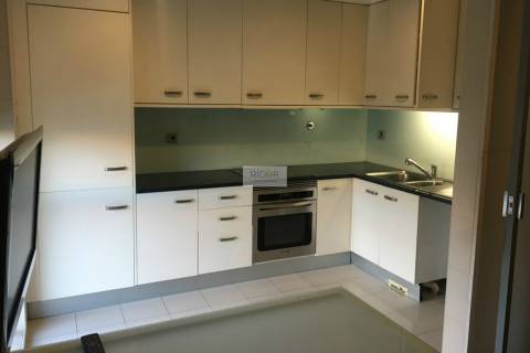 Apartamento T2 Dúplex em condomínio fechado com piscina