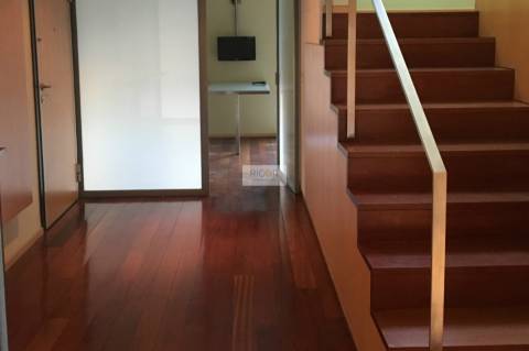 Apartamento T2 Dúplex em condomínio fechado com piscina