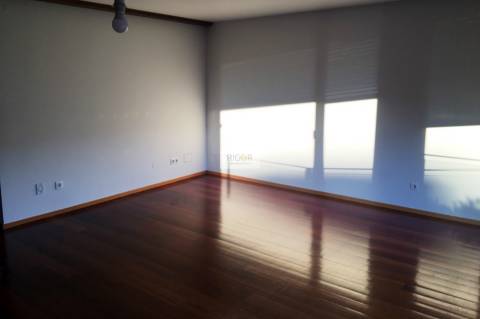 Apartamento T2 Dúplex em condomínio fechado com piscina