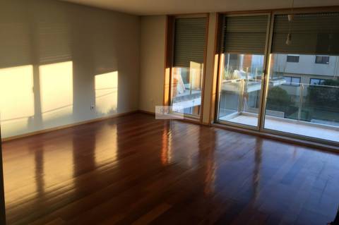 Apartamento T2 Dúplex em condomínio fechado com piscina