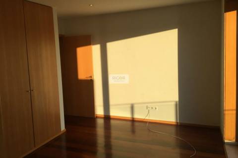 Apartamento T2 Dúplex em condomínio fechado com piscina